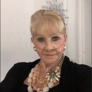 Meet your Posher, Connie